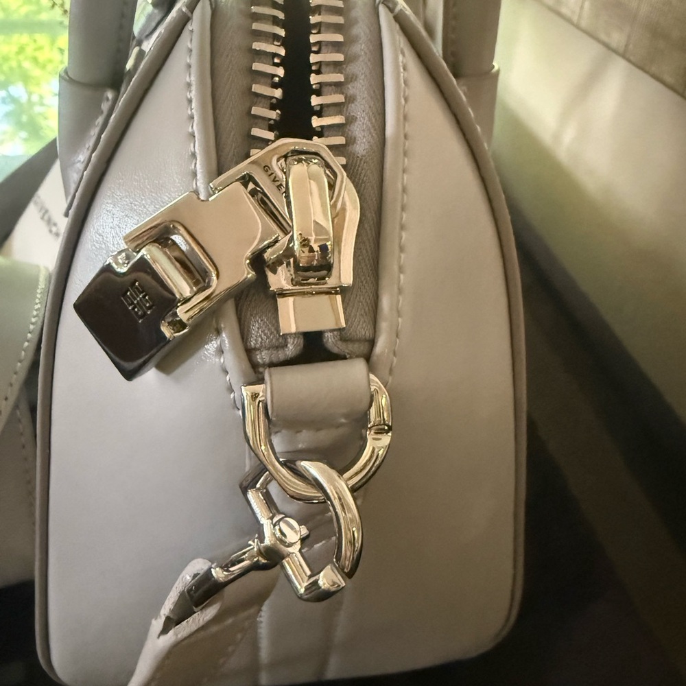 Givenchy Antigona Mini - Picture 9 of 14